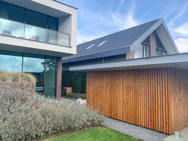 Lakwerk Siberisch lariks schuur / overkapping